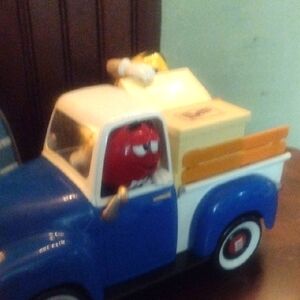 M&M'S Truck Dispenser